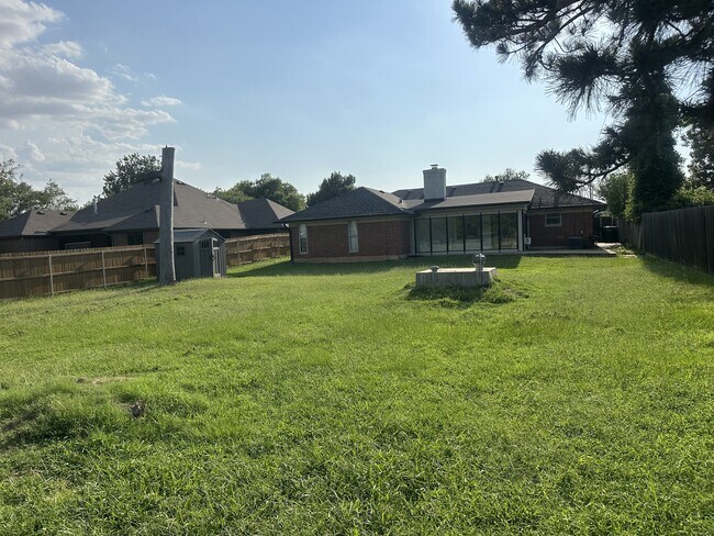 Building Photo - 5208 Mackleman Dr