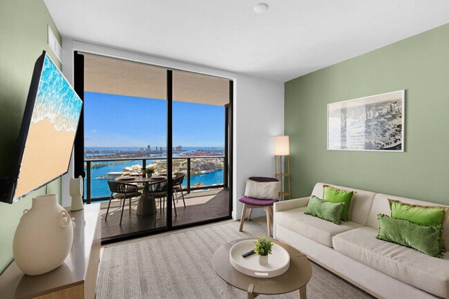 Building Photo - 601 NE 1st Ave