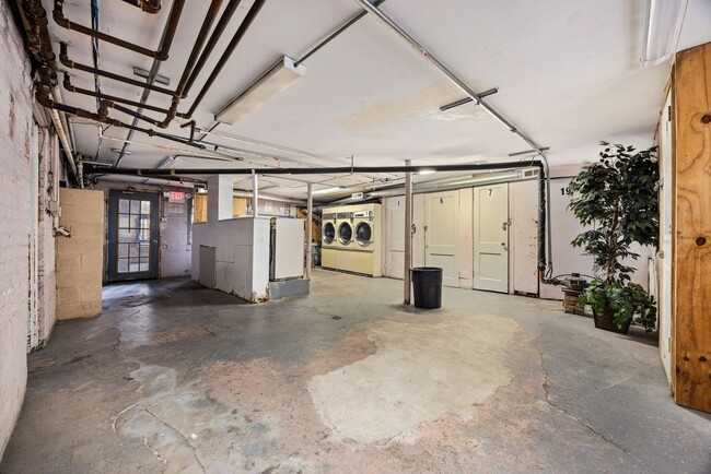 Building Photo - 5041 W 18th St