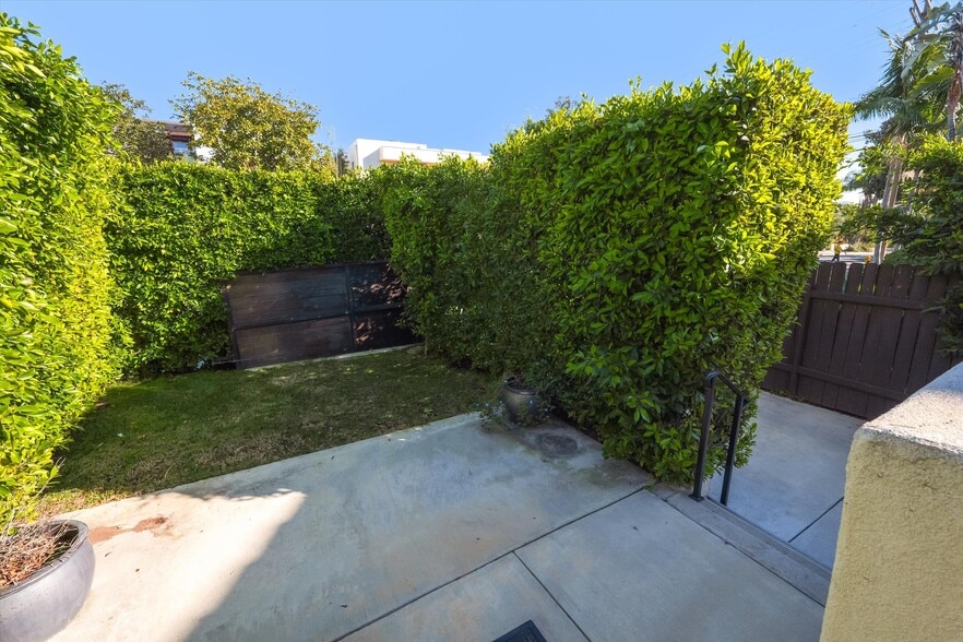 Building Photo - 809 N La Jolla Ave