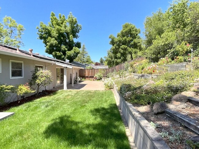 Building Photo - TOP LOCATION & TOP SCHOOLS ! Remodeled SAR...