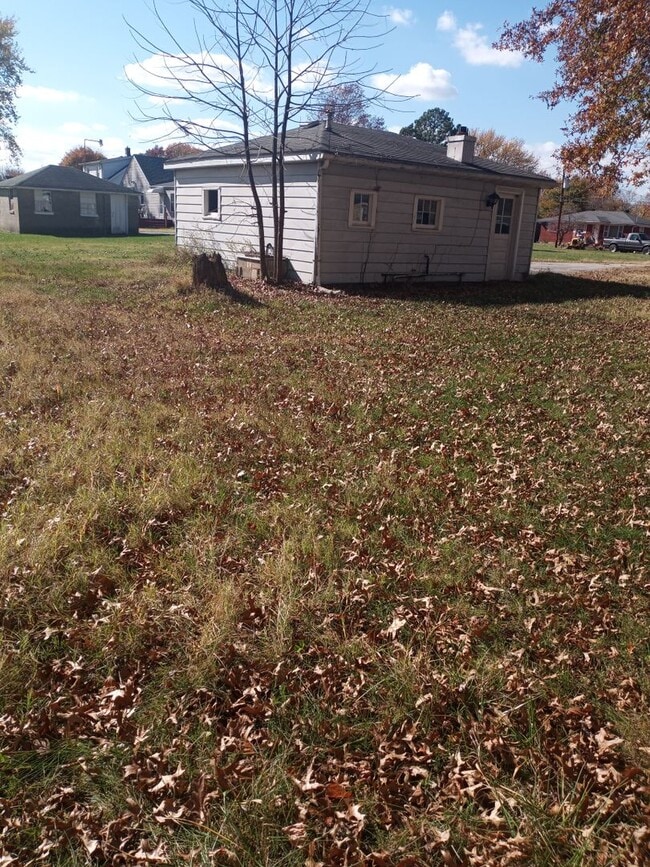Building Photo - Bungalow in the Pleasure Ridge Park Neighb...