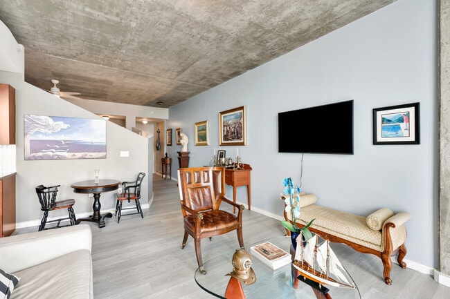 Building Photo - 300 S Australian Ave