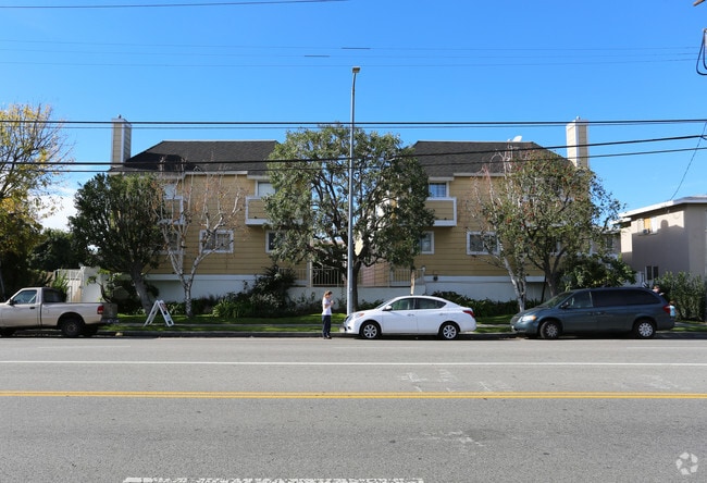 Building Photo - 5439 Whitsett Ave