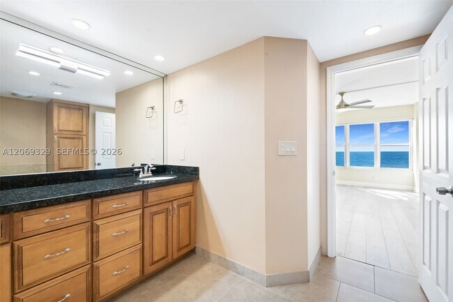 Building Photo - 3700 Galt Ocean Dr