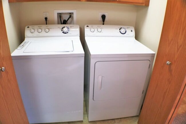 Building Photo - $1,225 | 1 Bedroom +Bonus Room, 1 Bathroom Condo | Pet Friendly* | Available for August 1st, 2026...