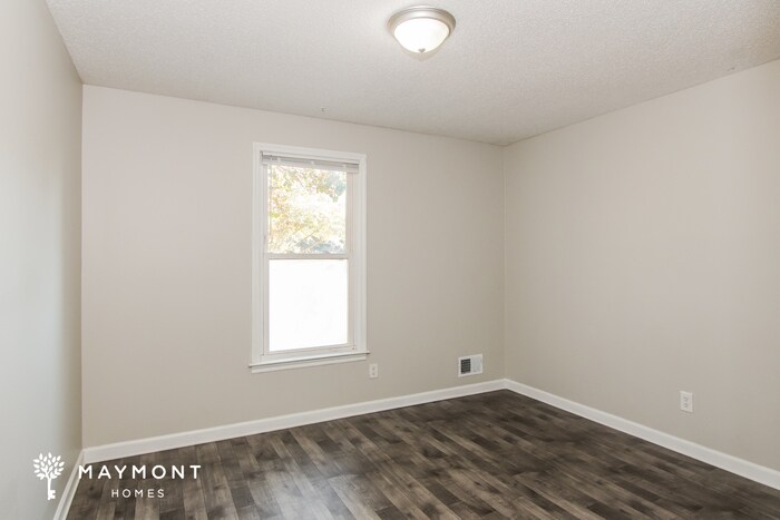 Building Photo - 346 Sprahler St