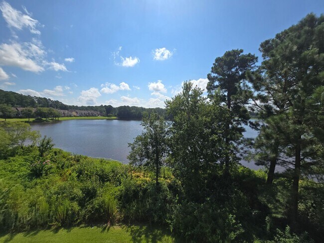 Building Photo - NEW LISTING!!!!!