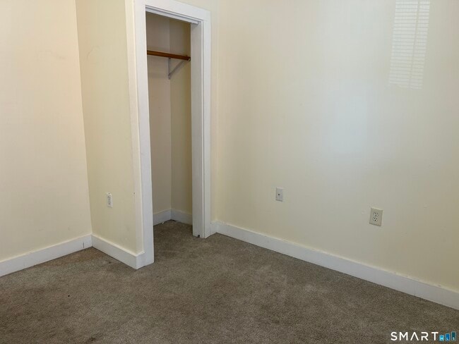 Building Photo - 166 Norwich Ave