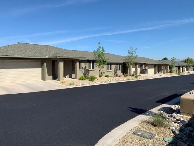 Building Photo - NO STAIRS- NO ONE ABOVE YOU! 2 Bedroom, 2 ...