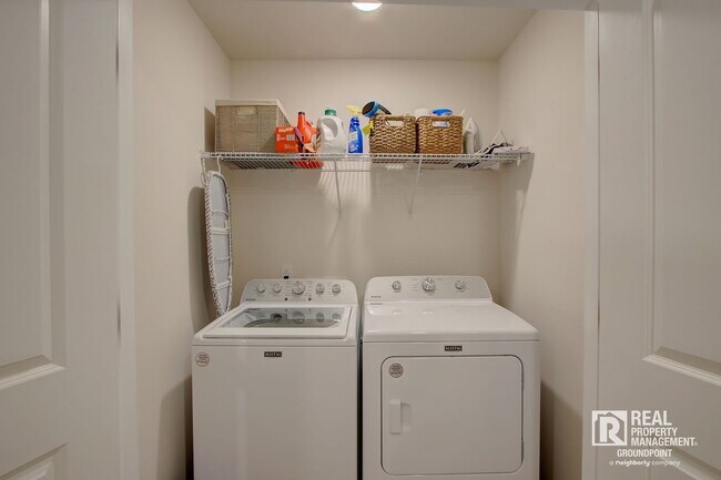 Building Photo - 5208 New Palm Ct