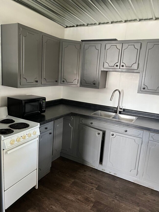 Building Photo - 311 1/2 South 10th Street