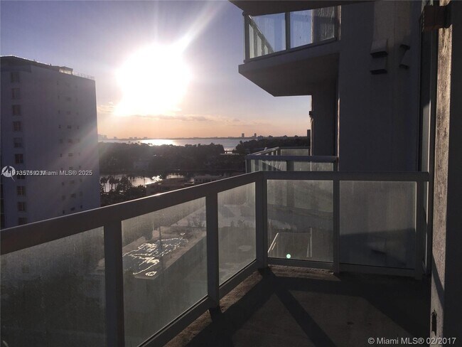 Building Photo - 6515 Collins Ave