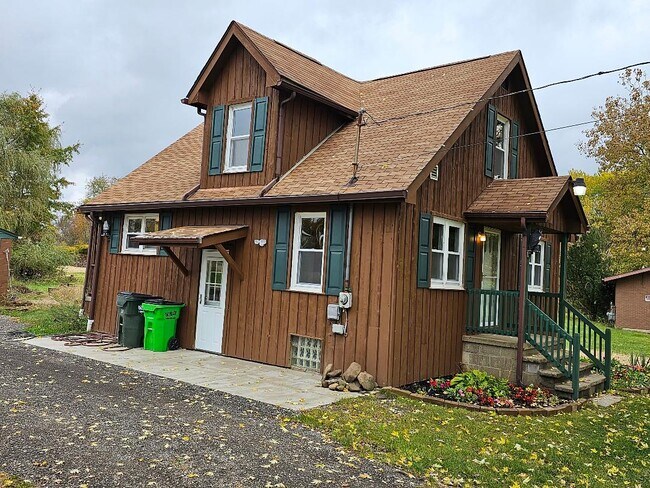 Building Photo - 1349 Newton St