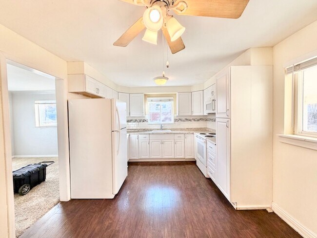 Building Photo - DEC RENT FREE FOR A LEASE STARTING BY NOV 15TH! - BRICK HOME WITH FINISHED BASEMENT