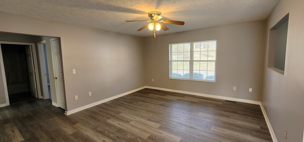 Building Photo - 1984 River Vista Cir