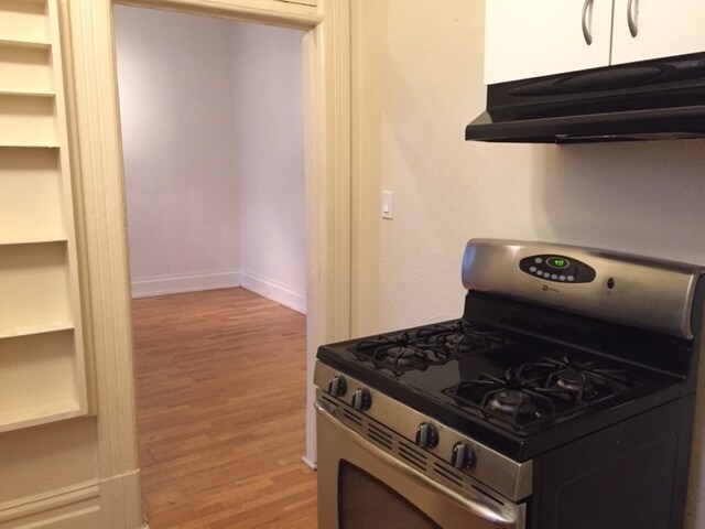 Building Photo - 848 E 15th St