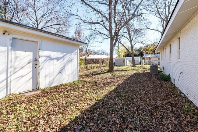 Building Photo - 208 N Coleman St