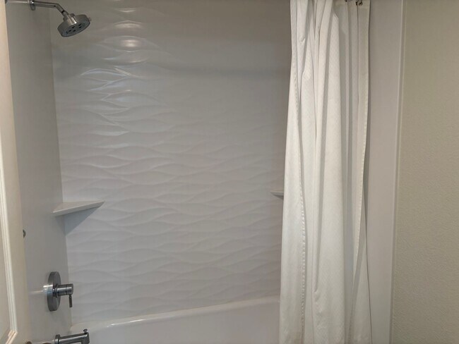 Building Photo - 2 Bedroom 2 Bath Condo Now Available - Att...