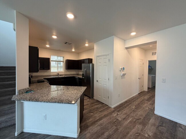 Building Photo - 9752 Silver Dollar Ln