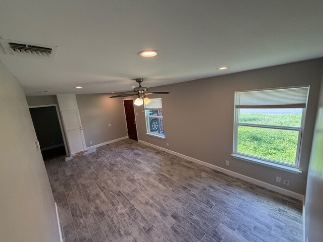 Building Photo - 3838 Manchester Dr