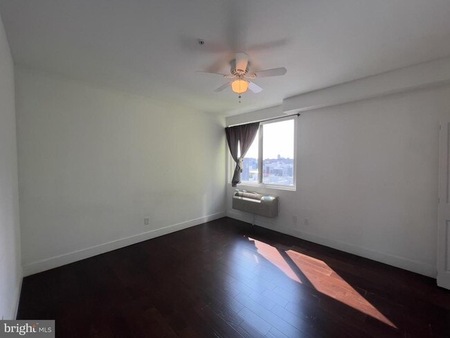 Building Photo - 1637 Poplar St