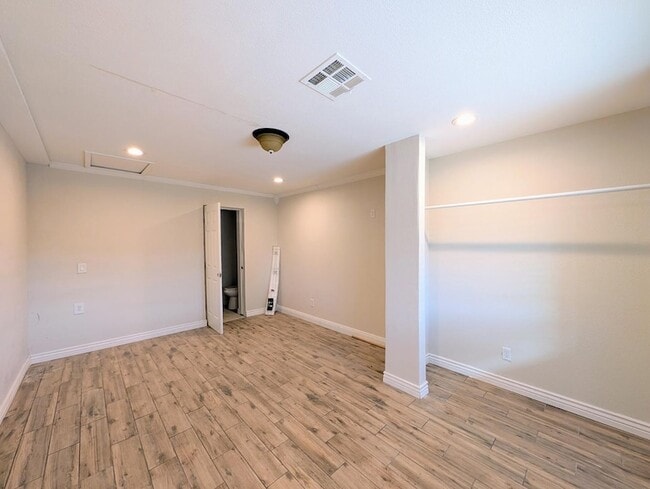 Building Photo - 13208 W Tuckey Ln