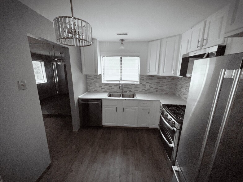 Building Photo - 1259 Cunningham Dr