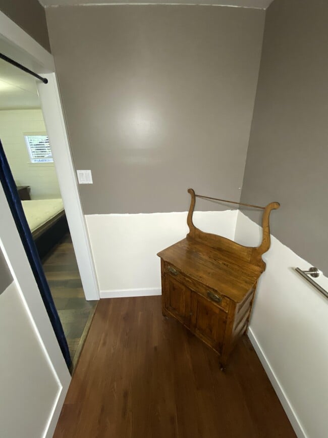 Building Photo - 31 SW Lake Roesiger Rd