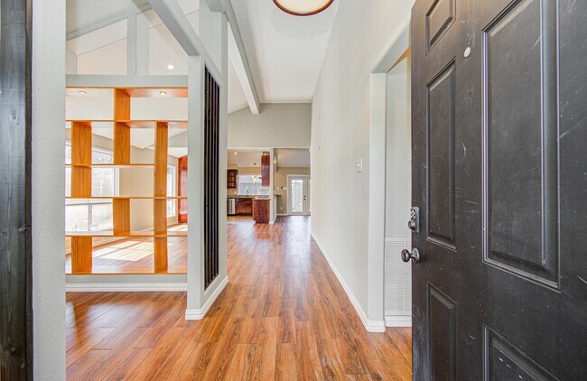 Building Photo - 10546 Rippling Fields Dr