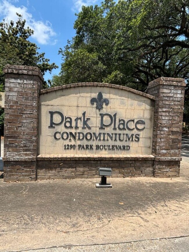 Building Photo - 1290 Park Blvd