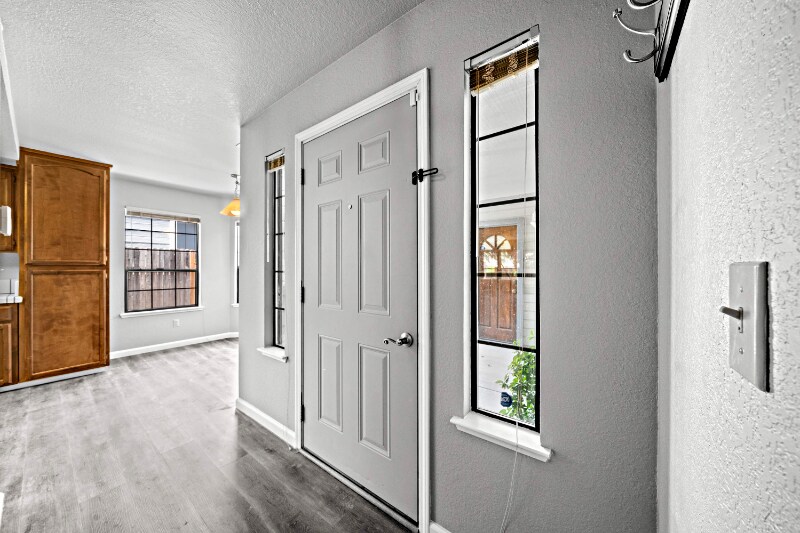 Building Photo - 7456 Santa Susana Way
