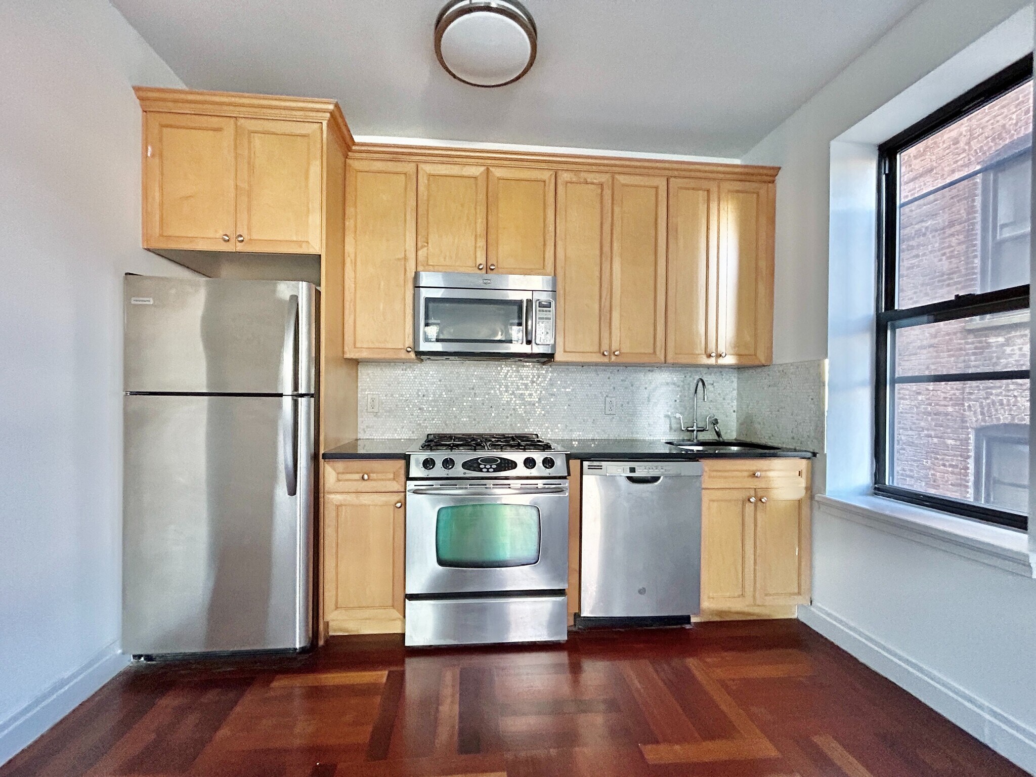 Building Photo - 607 W 137th St