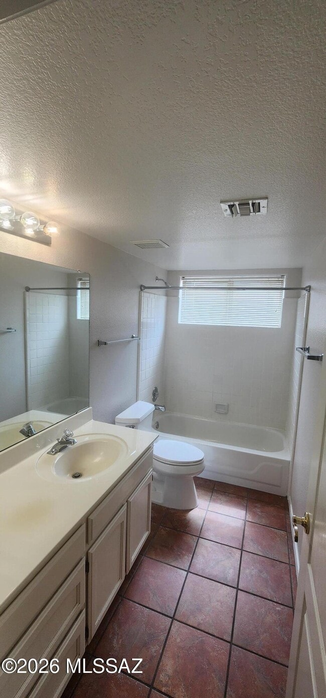 Building Photo - 71 E Windhill Dr