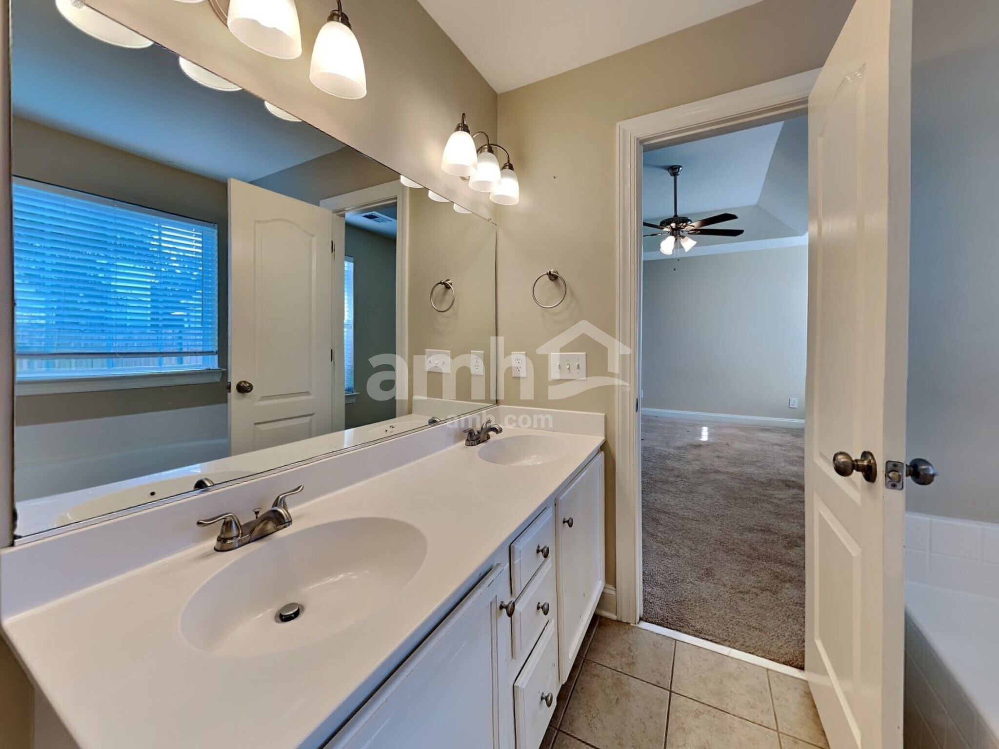 Building Photo - 415 Equinox Cir