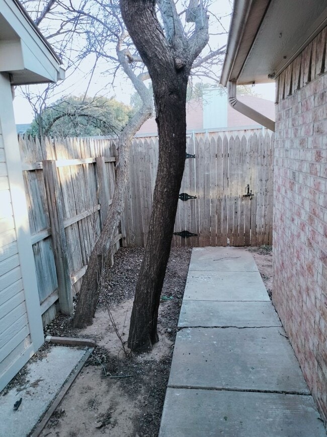 Building Photo - 3/2/2 or 2 Bedroom with an Office