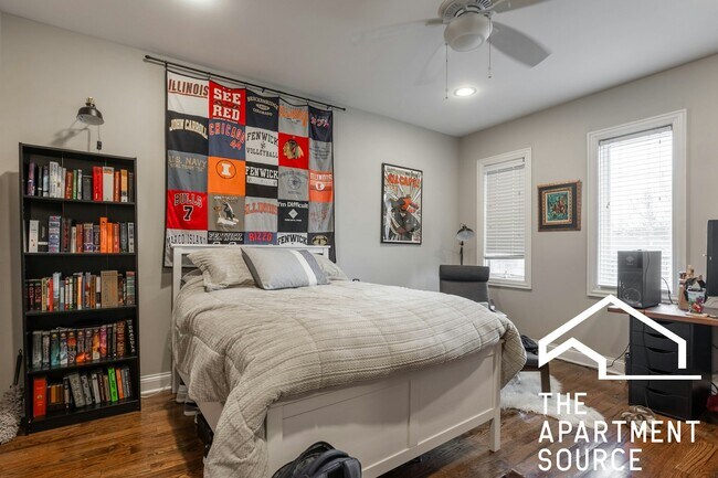 Building Photo - 1136 W Diversey Pkwy