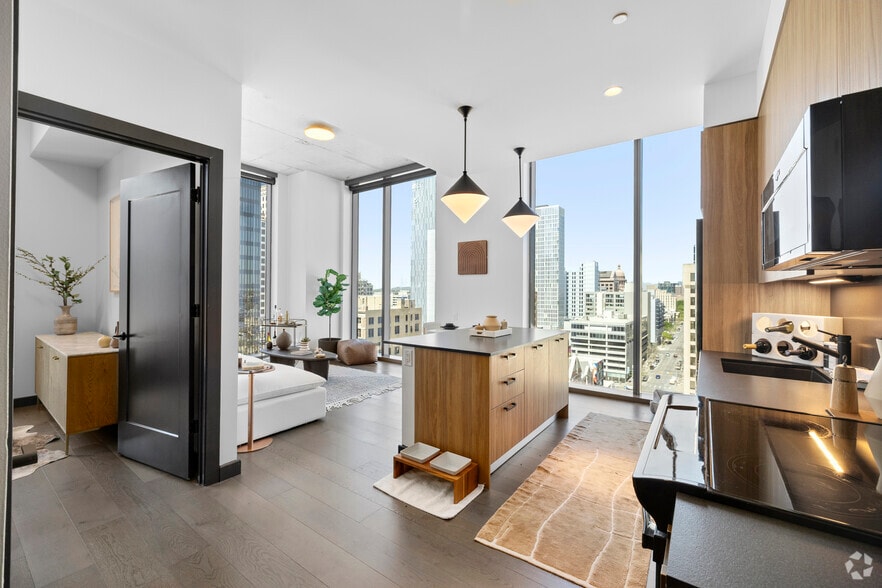 2BR, 1BA - 922SF - Sienna at the Thompson