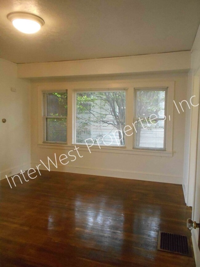 Building Photo - 2 Bedroom Home in the Alberta area with To...