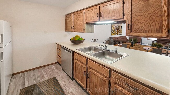 Building Photo - NEWLY UPDATED 1 BD, 1 BA UNITS LOCATED IN ...