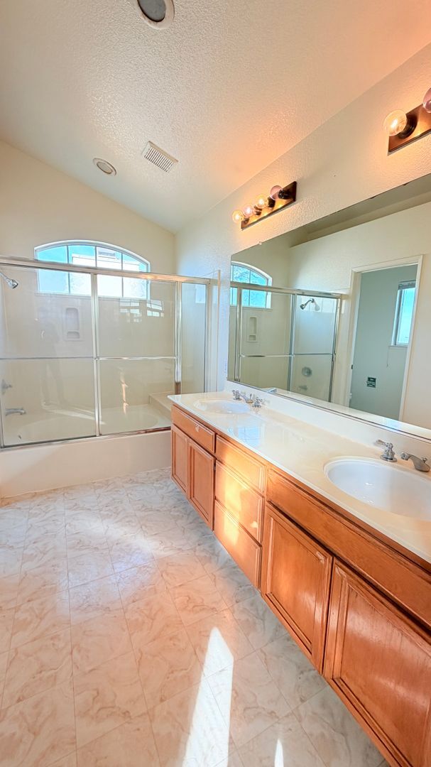 Building Photo - 400 McDonnel Rd