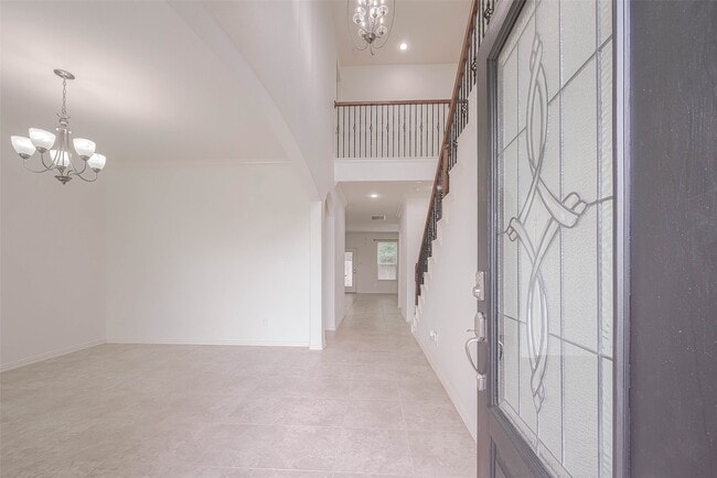 Building Photo - 2261 Oak Cir Dr N