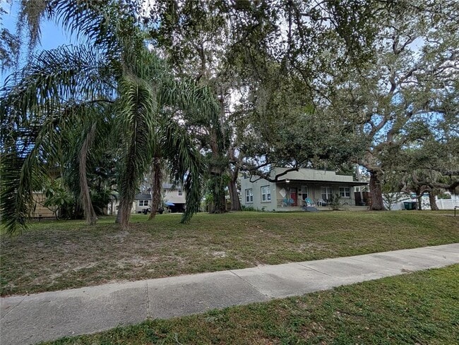 Building Photo - 735 4th St S