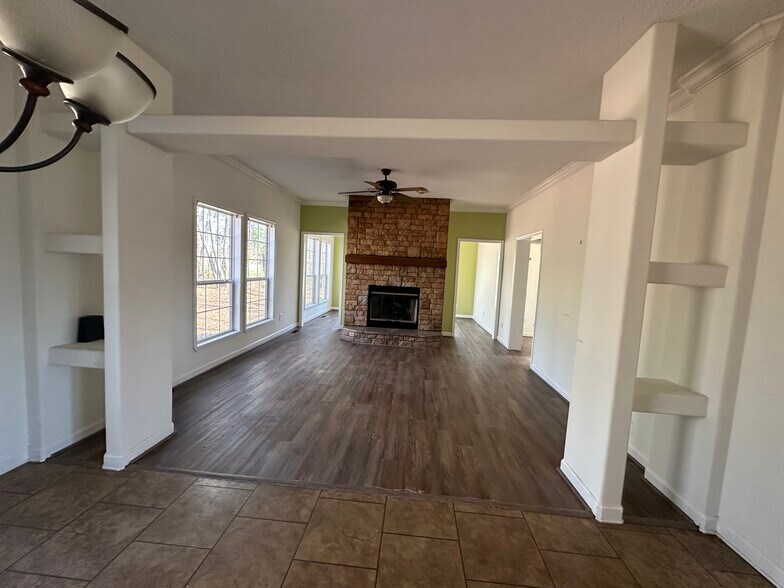 Building Photo - 2290 Ashland Rd