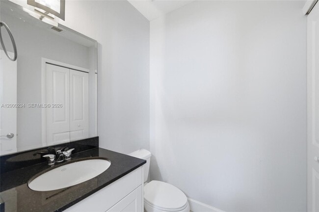 Building Photo - 832 N Victoria Park Rd