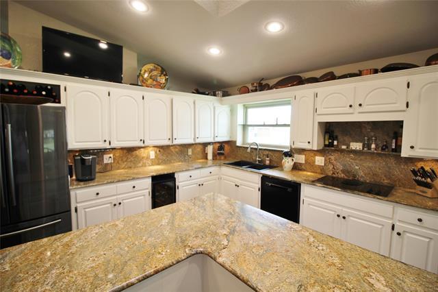 Building Photo - 18359 Hickory Cir