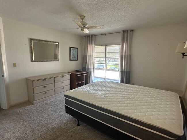 Building Photo - 2/2 Furnished 55+ Condo