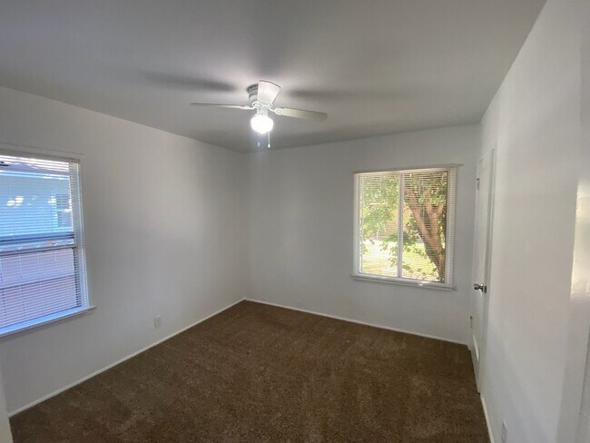 Building Photo - Three bedroom home in Lakewood now available!