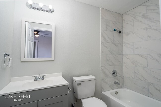 Building Photo - 842 Grand Ave