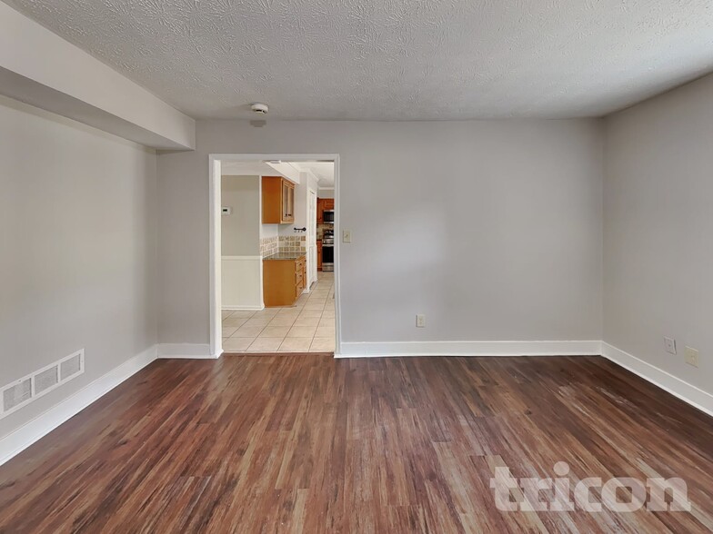 Building Photo - 100 Creekwood Ct